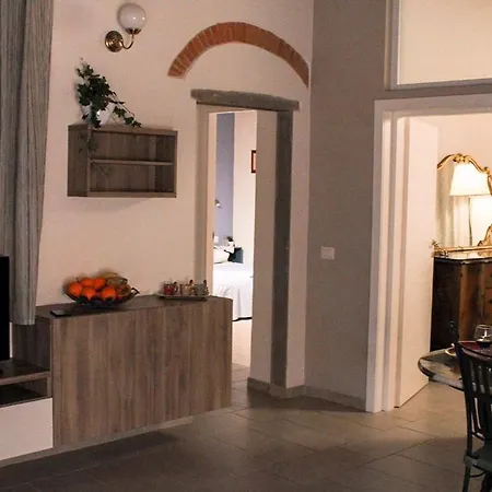 Lg House With Balcony Near Ponte Vecchio Apartamento