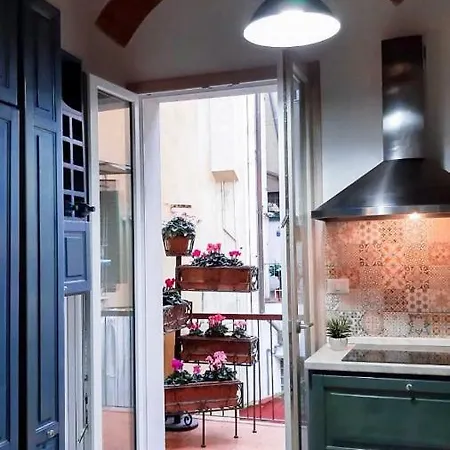 Lg House With Balcony Near Ponte Vecchio Daire