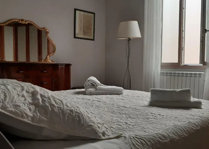 Lg House With Balcony Near Ponte Vecchio Apartmán